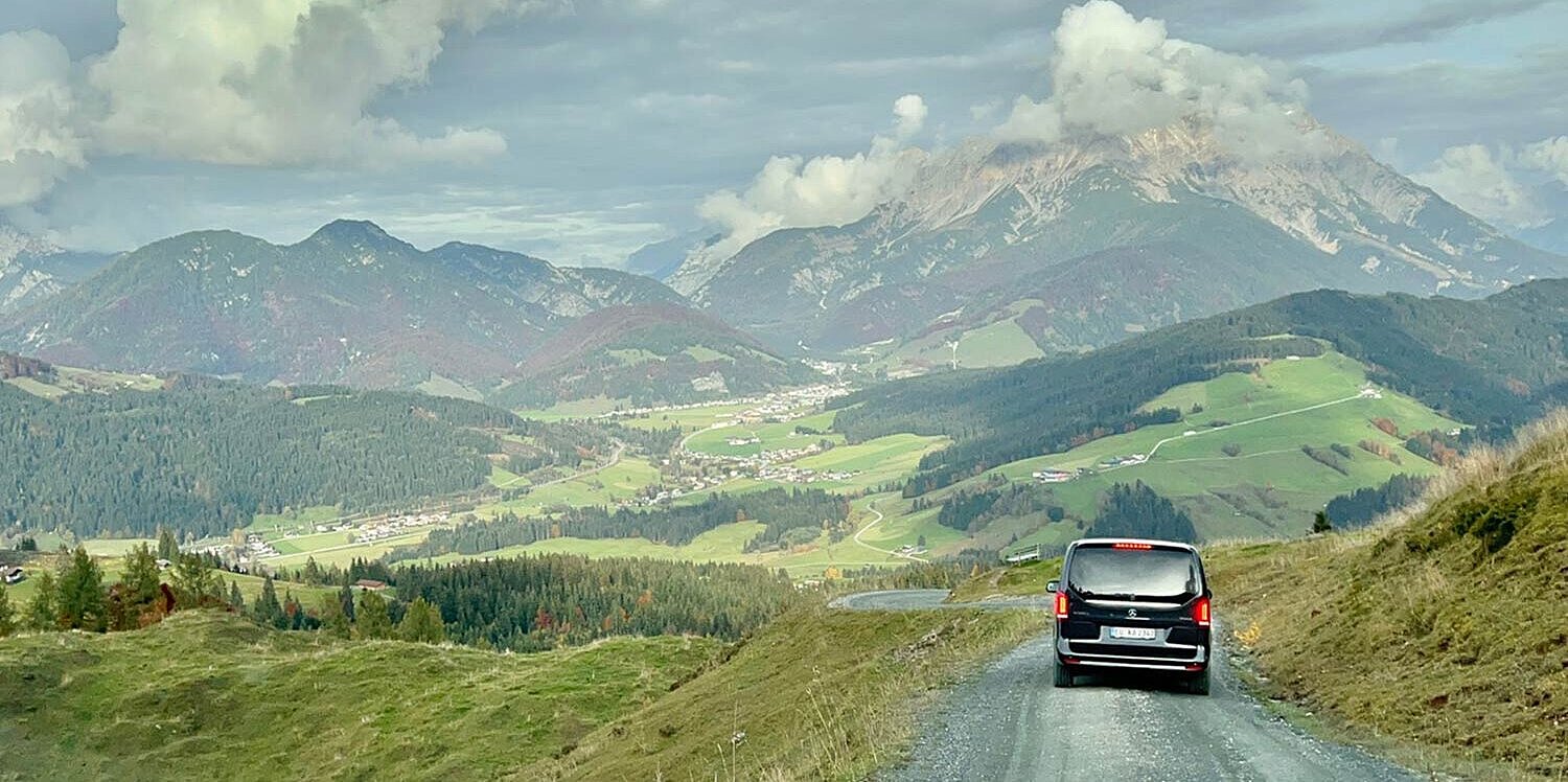 Mercedes V-Klasse mieten und einen Ausflug in die Berge machen | Autovermietung Arndt