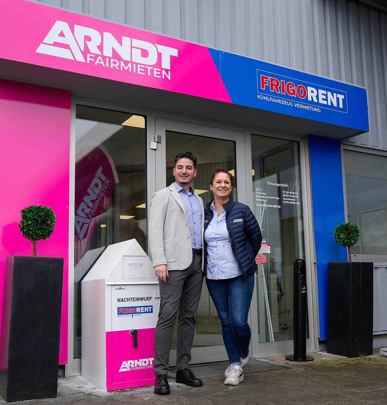Station Autovermietung Arndt in Duisburg mit zwei Mitarbeitern – Jetzt Auto mieten!