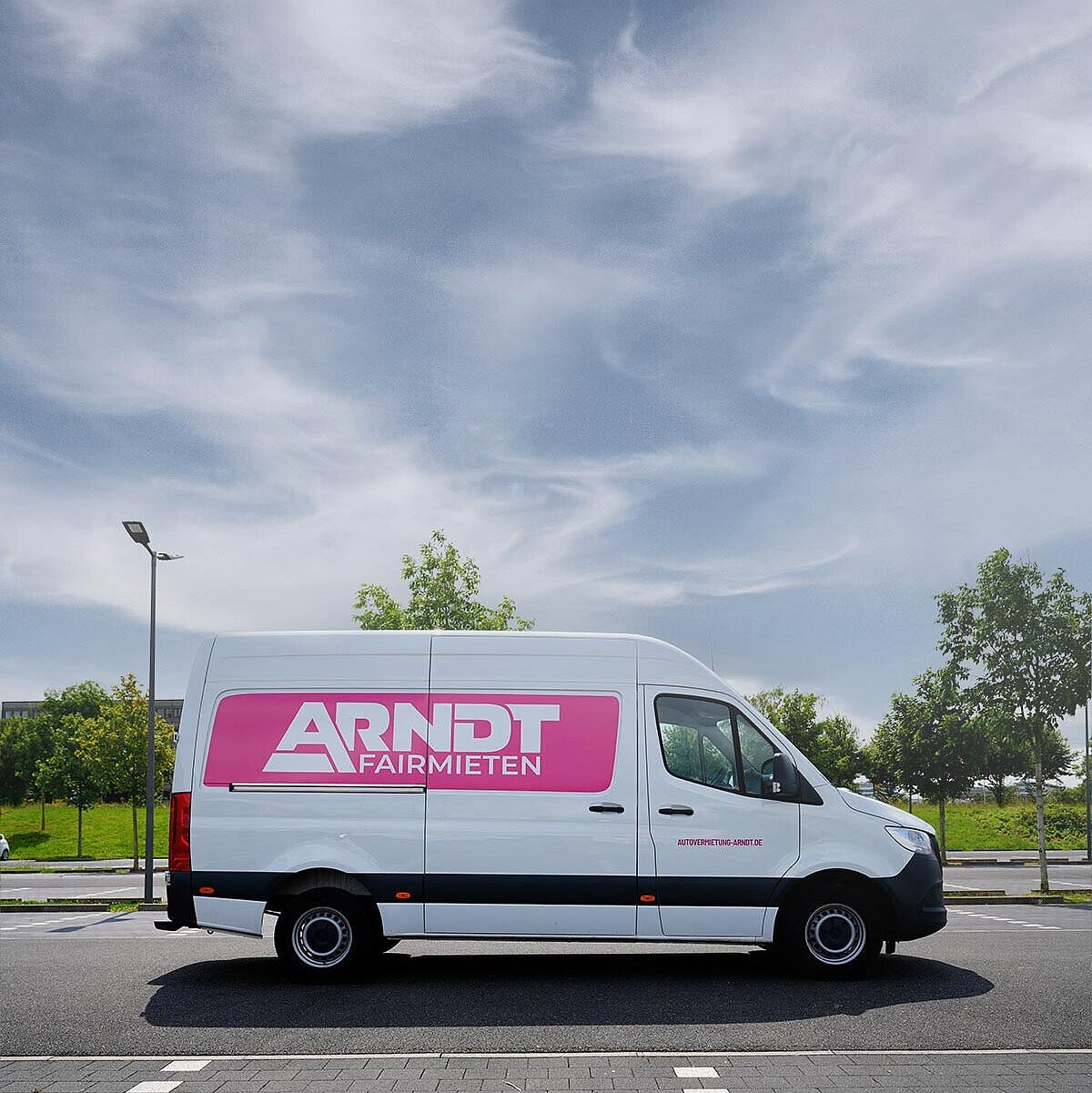 Seitenansicht Mercedes Standard Sprinter | MB-Sprinter günstig mieten bei Autovermietung Arndt München