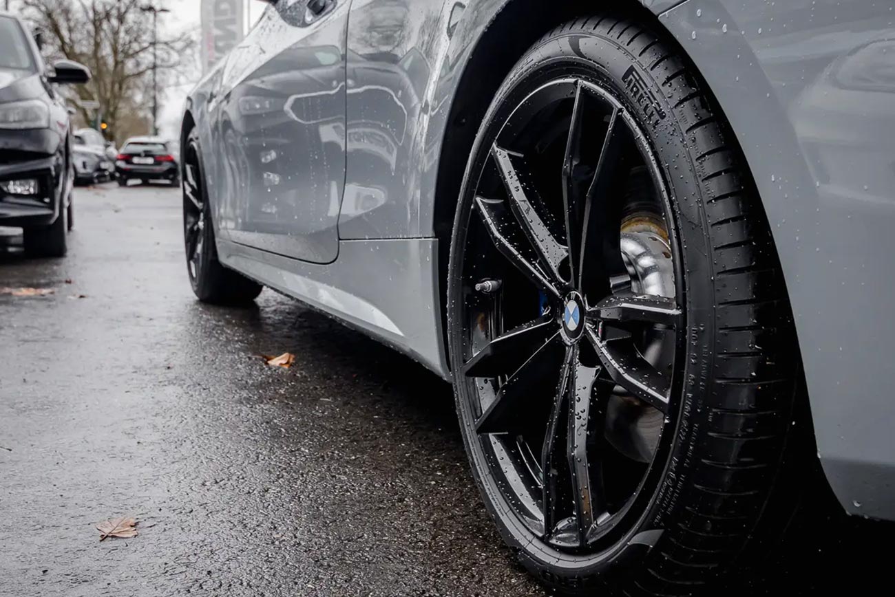 BMW 440i Cabrio mieten | Ansicht Karosserie mit Hinterrad | Autovermietung Arndt