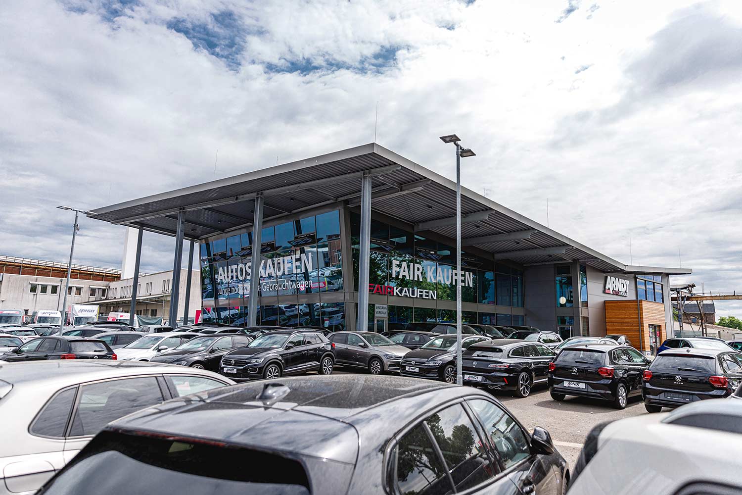Arndt Automobile Verkaufsplatz Düsseldorf