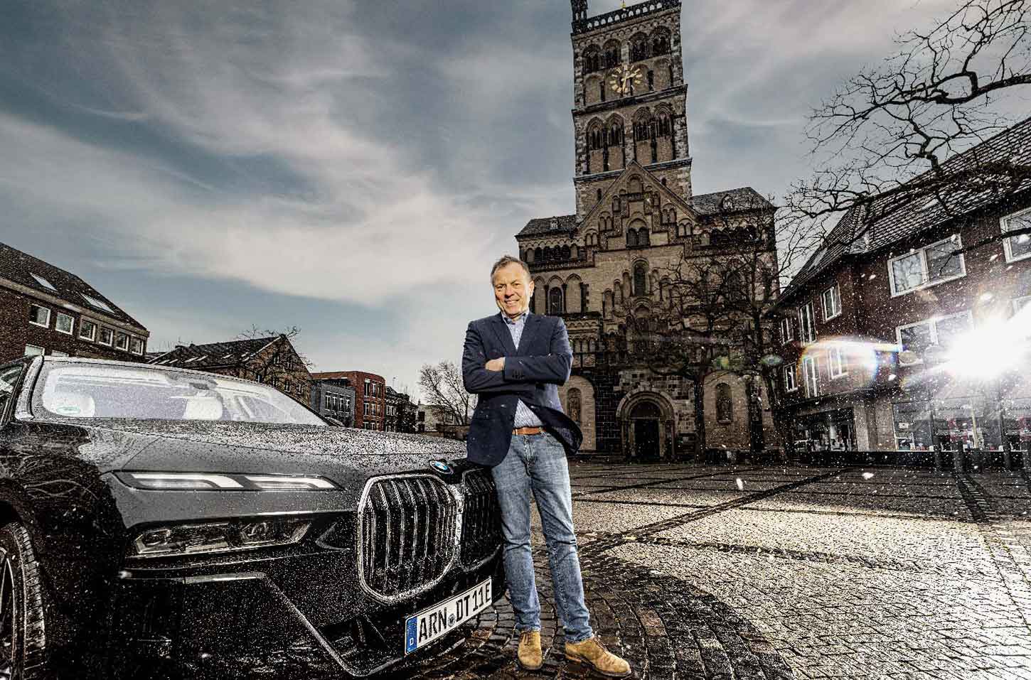 Geschäftsführer Matthias Arndt mit Sportwagen | Autovermietung Arndt